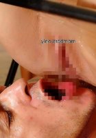 Сексапильная красотка ссыт парню в рот 6 фотография