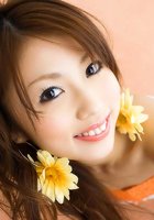 Молодая голая азиатка с цветами 2 фото