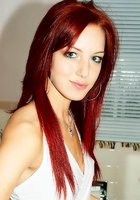 Красивая рыжая девушка сняла белые трусики 2 фотография
