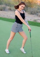 С такой девушкой можно играть в гольф 1 фото
