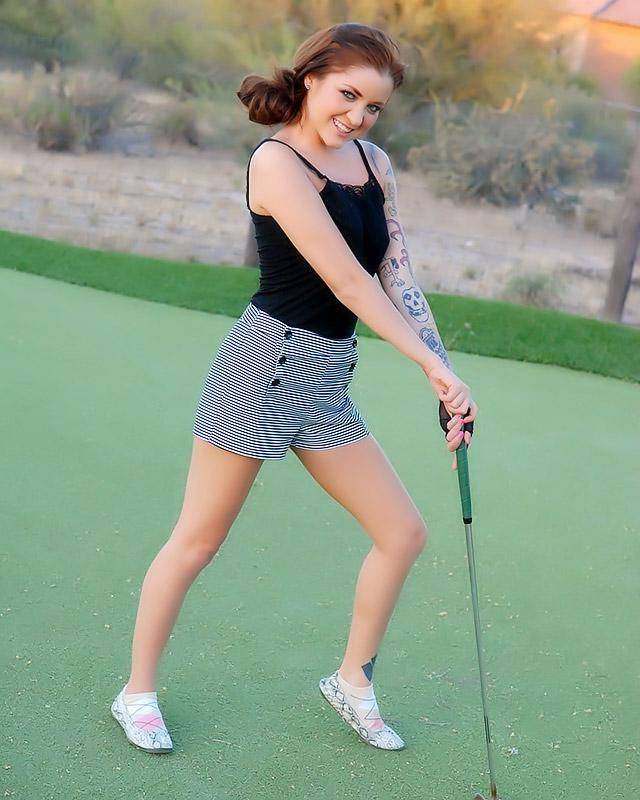 С такой девушкой можно играть в гольф 1 фотография
