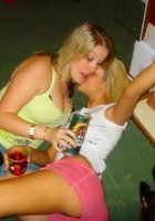 Пьяные девушки показывают свои прелести 10 фото