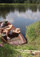 Клевый секс в лодке на воде 14 фото