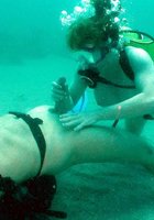 Аквалангист выебал тетку под водой 27 фотография