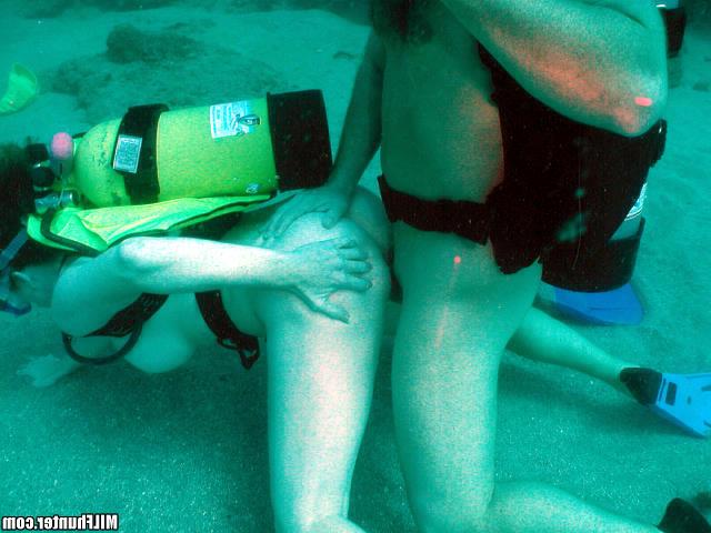 Аквалангист выебал тетку под водой 16 фотография