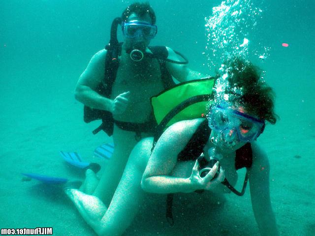 Аквалангист выебал тетку под водой 15 фотография