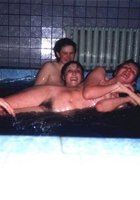 С голыми девчонками в бане 23 фотография