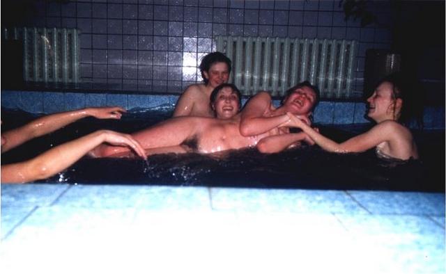 С голыми девчонками в бане 23 фотография