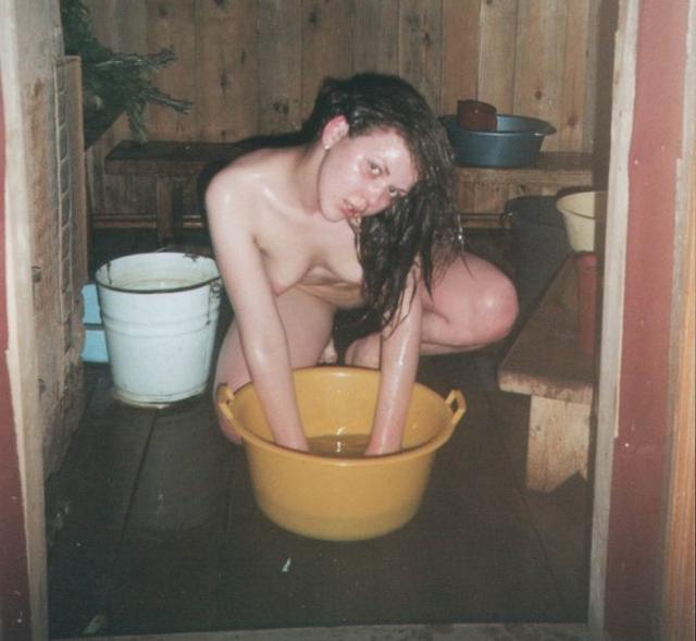 С голыми девчонками в бане 8 фотография