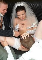 Озабоченные невесты раздвигают ножки 2 фотография