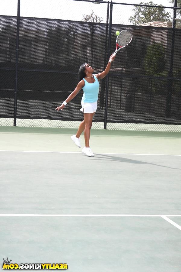 Чернокожая теннисистка 11 фотография