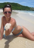 Сексуальные милашки отдыхают на морях в купальнике 12 фото