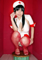 Азиатская медсестра шалит на рабочем месте в своей униформе 7 фотография