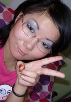 Азиатка в очках сфоткала сиськи 3 фотография