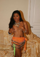 Интимные фото индианки с голой грудью 9 фотография