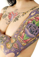 Прекрасные телочки хвастаются татуированными телами 8 фото