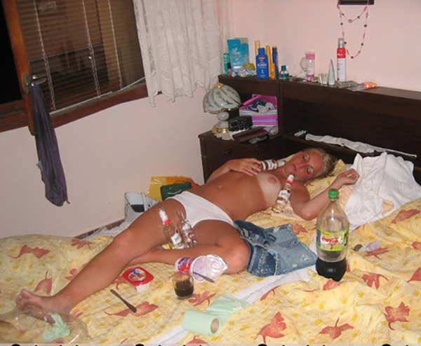 Пьяные дамочки спят голенькие 10 фотография