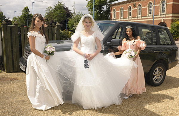 Три развратные невесты после свадьбы хвастаются прелестями 1 фотография