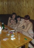 Групповой секс с барышнями на даче 8 фото