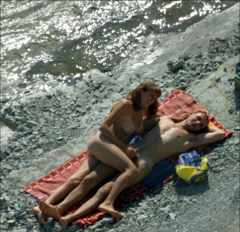 Секс на пляже не стесняясь постаронних 12 фотография
