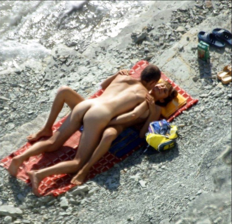 Секс на пляже не стесняясь постаронних 10 фотография