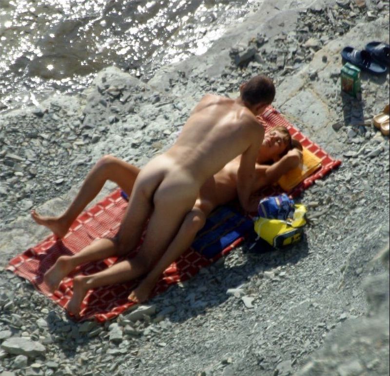 Секс на пляже не стесняясь постаронних 9 фотография