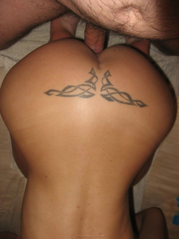 Домашний секс с привлекательной татуированной чикой 14 фотография