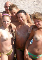Ассорти голых девушек с разных уголков земли 11 фотография