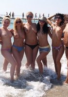 Ассорти голых девушек с разных уголков земли 7 фото