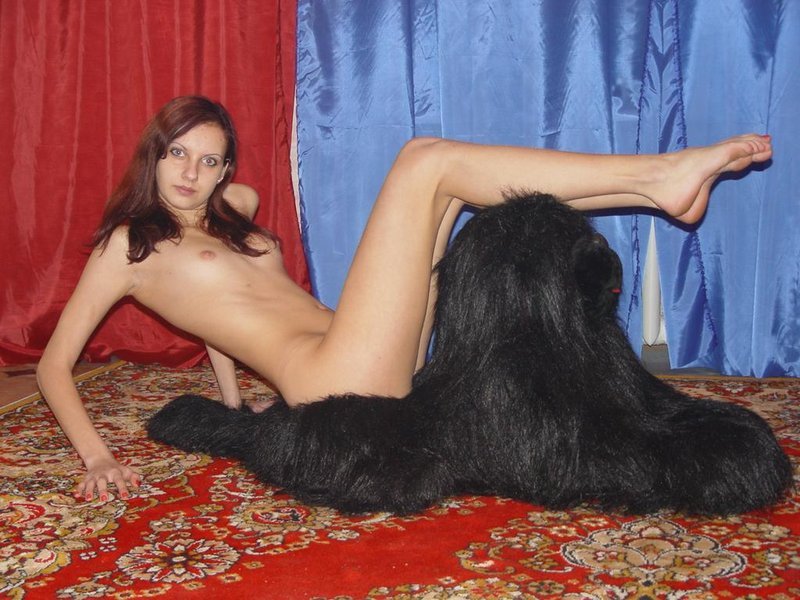 Длинноволосая Екатерина позирует голая в гостях у подруги 6 фотография