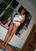 Беременная нудистка с большими сиськами заплела дреды 8 фото