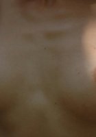 Голая чувиха сделала интимную стрижку на лобке 7 фотография