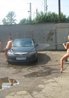 На автомойке три голые сучки моют мазду 4 фото