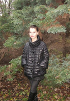 Голая Кристина гуляет в Питерском парке 17 фото
