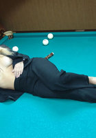 Голубоглазая блондинка снимает деловой костюм на бильярдном столе 2 фотография