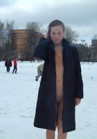 Юлия оголилась зимой на футбольном поле 3 фотография