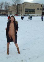 Юлия оголилась зимой на футбольном поле 4 фото