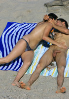 Семейные пары отдыхают на нудистских пляжах 18 фото