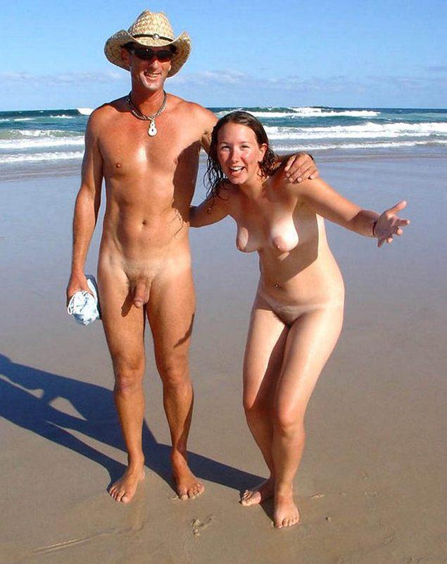 Семейные пары отдыхают на нудистских пляжах 19 фотография