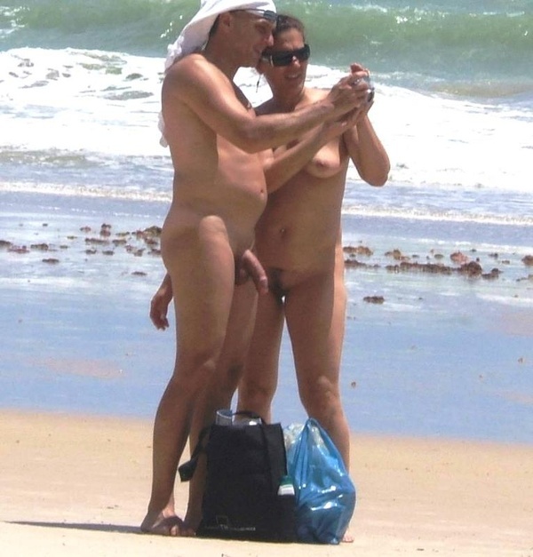 Семейные пары отдыхают на нудистских пляжах 20 фотография