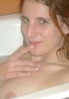 Молодая грузинка надела на себя клевое белье после ванны 8 фотография