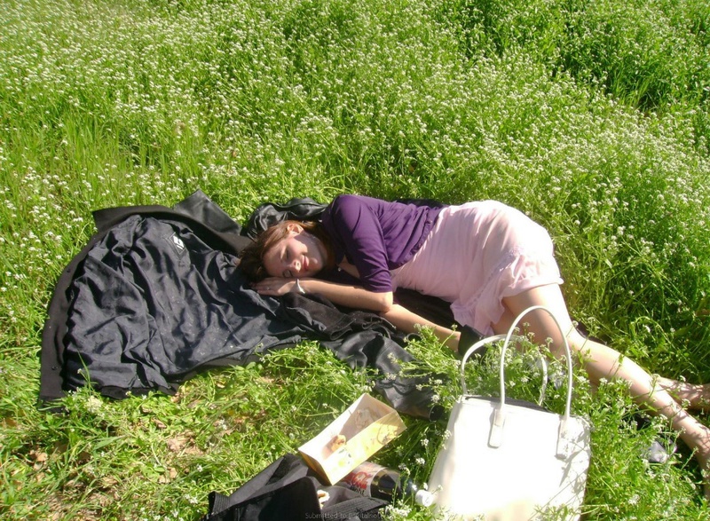 Молодая грузинка надела на себя клевое белье после ванны 4 фотография