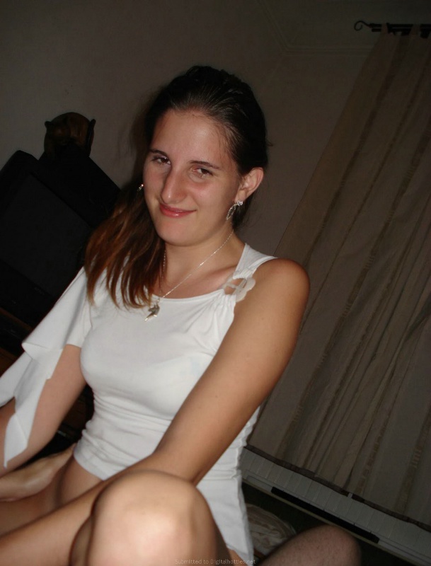 Молодая грузинка надела на себя клевое белье после ванны 23 фотография