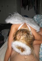 Лесбиянка делает куннилингус голой блондинке 12 фотография
