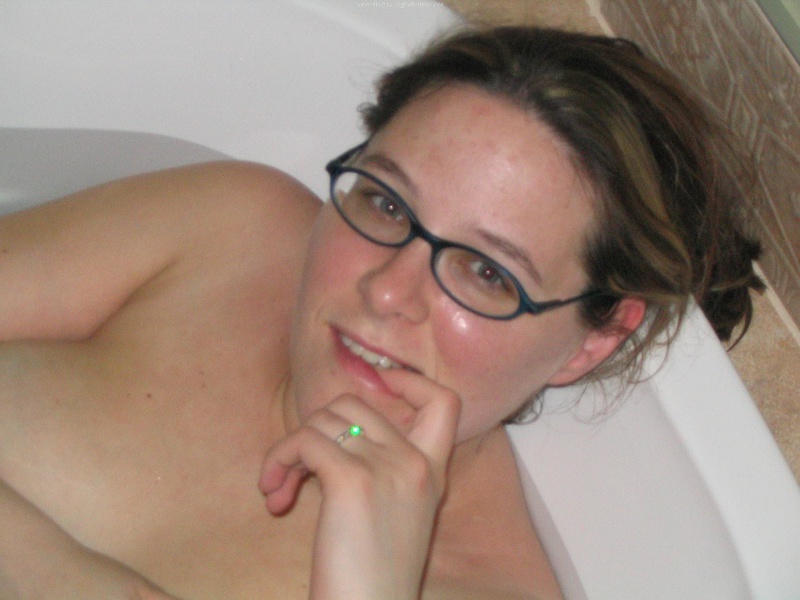 Беременная чувиха купается в ванне 15 фотография