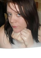 Толстушка в ванной мастурбирует писю секс игрушкой 9 фотография