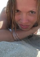 Марамойка загорает на пляже топлес 21 фото