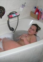 Голая марамойка купается в ванне 9 фото