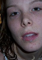Рыжая девка получила сперму в рот после отсоса 9 фото