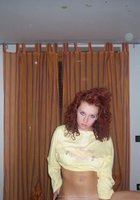 Рыженькая подруга оголила упругие буфера в свое комнате 29 фото